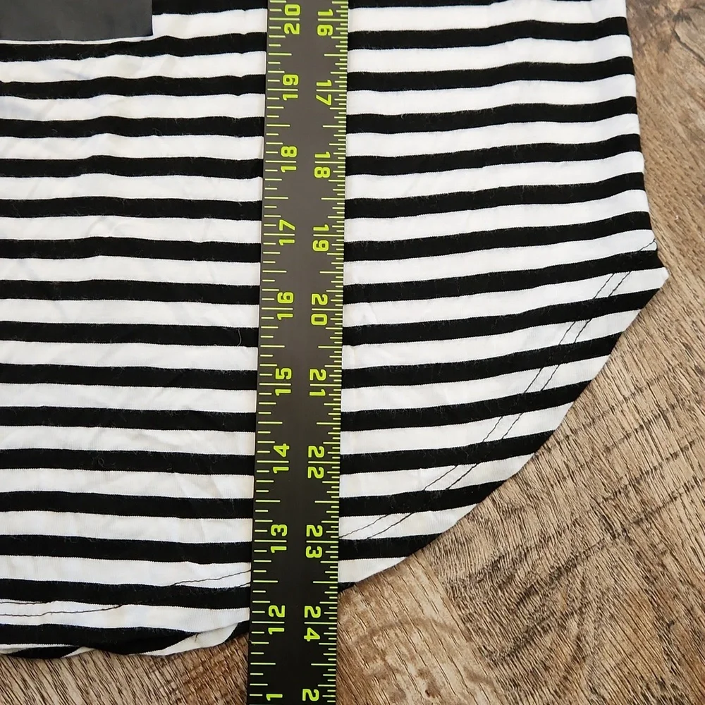 Betsey Johnson Black and White Striped Tee t-shirt "Love is all we need" XL - Picture 5 of 7